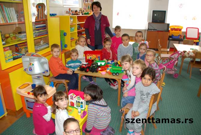Ajandékot kaptak a tuki ovodások 2015. október 29. képek